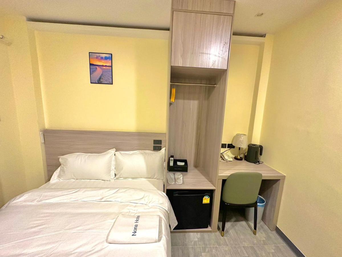 Nona Hotel, Bangkok Makkaszan Kültér fotó